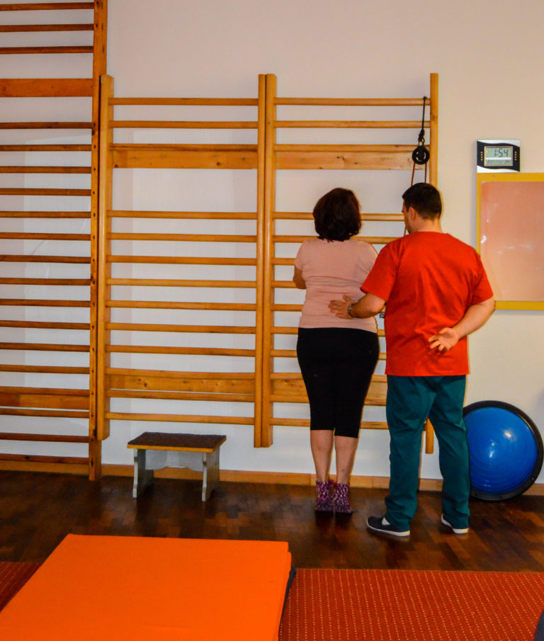 Exerciții la spalier