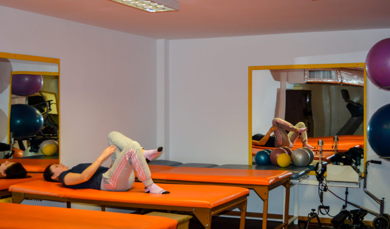 Sala de kinetoterapie – paturi de tratament